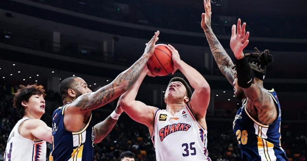 米兰体育-包含日本男篮绝杀热火B队,凯尔·库兹马绝境逆转的词条