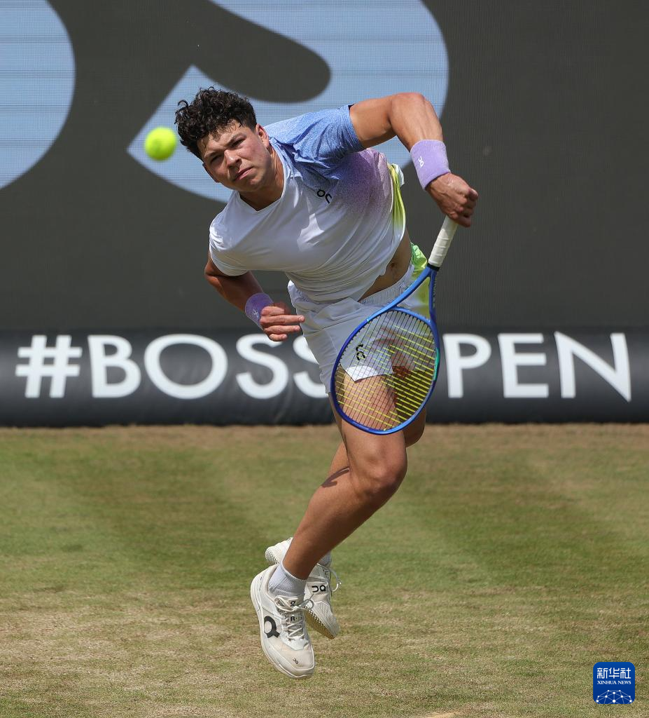 意大利网球队轻取美国网球队,兹维列夫制霸全场的简单介绍 意大利网球队轻取美国网球队,兹维列夫制霸全场的简单介绍