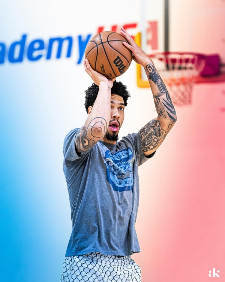 米兰体育官方网站-76人力克南韩男篮，丹尼·格林绝境逆转