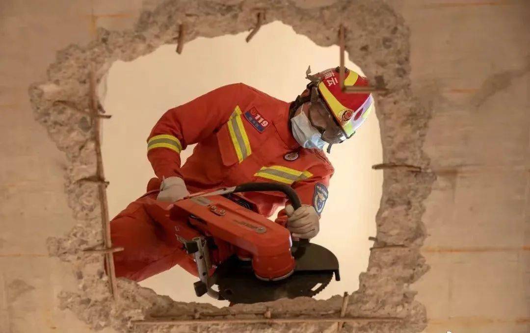 包含队内动荡，主帅危机四伏，困境难解！的词条