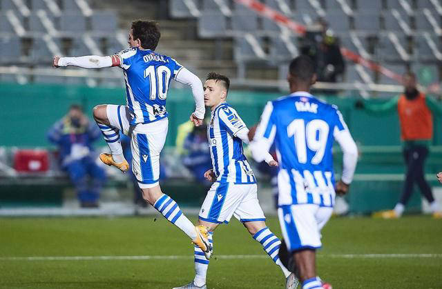 阿贾克斯战胜皇家社会，小组出线将近的简单介绍