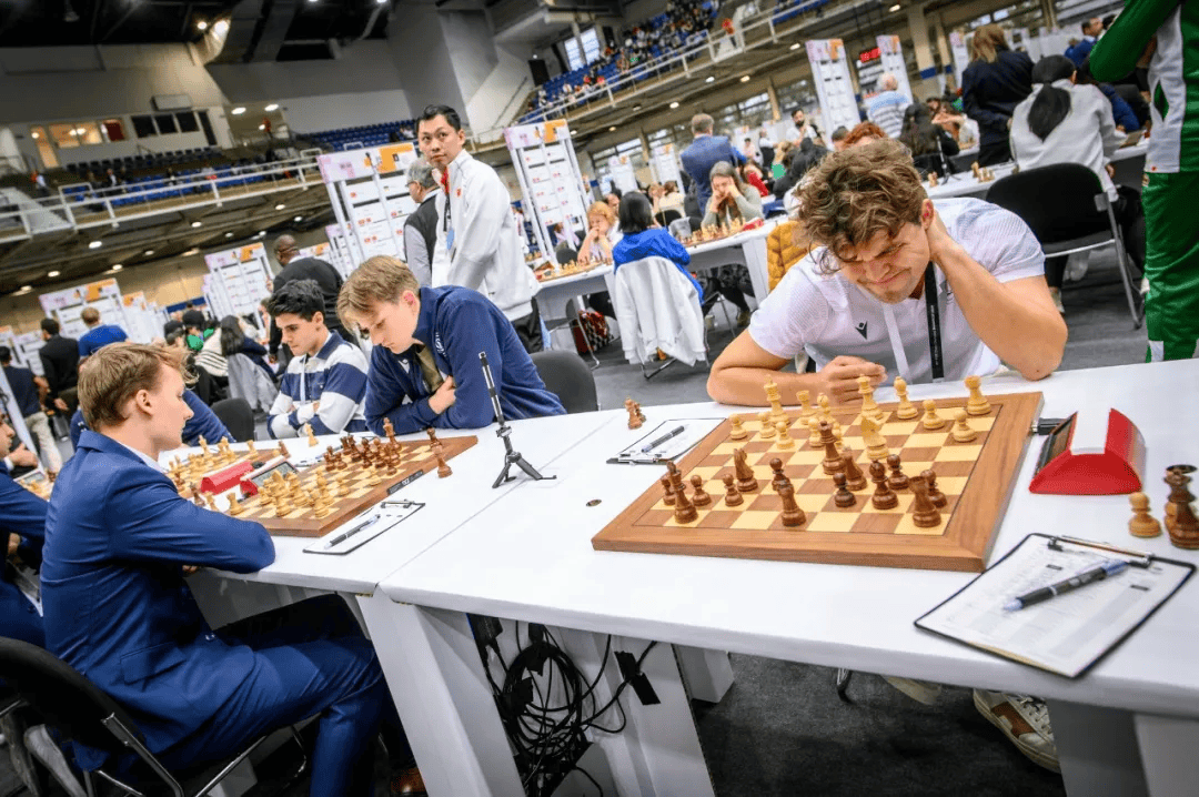 包含布达佩斯队在匈牙利足坛上积极向前的词条