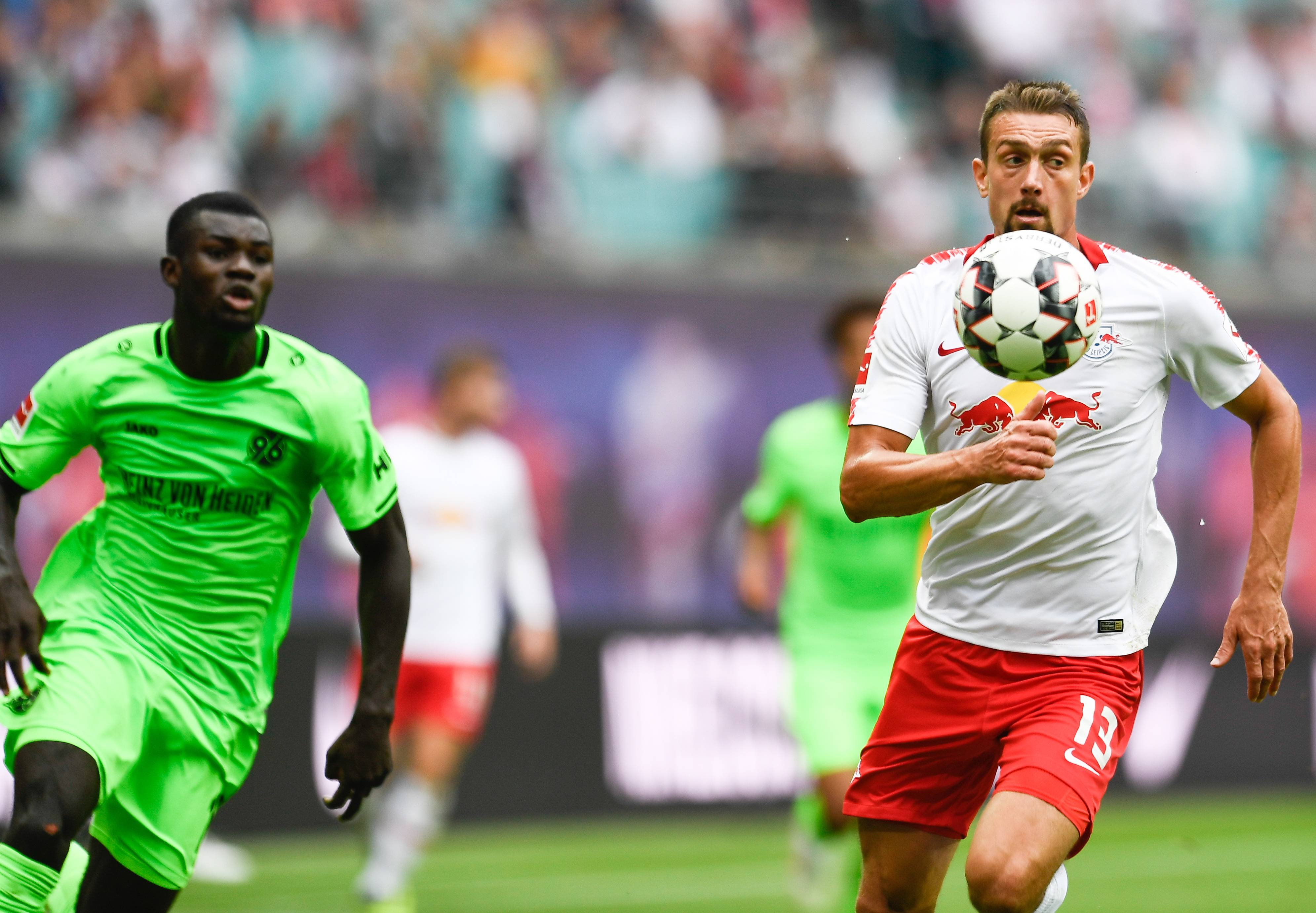 关于汉诺威主场击败科隆，德乙升级形势乐观的信息