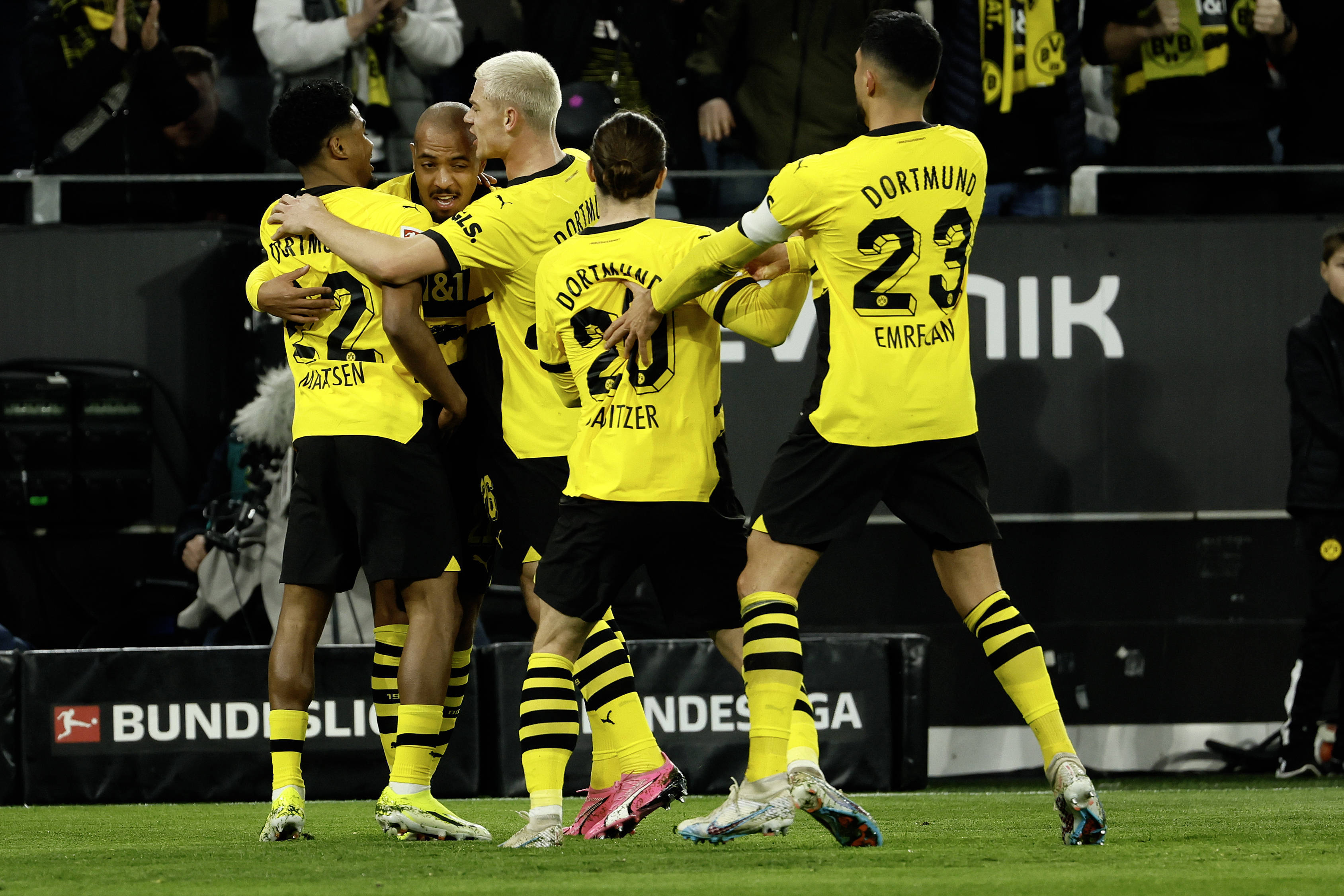 关于多特蒙德客场逆转，继续追赶转投榜首的信息