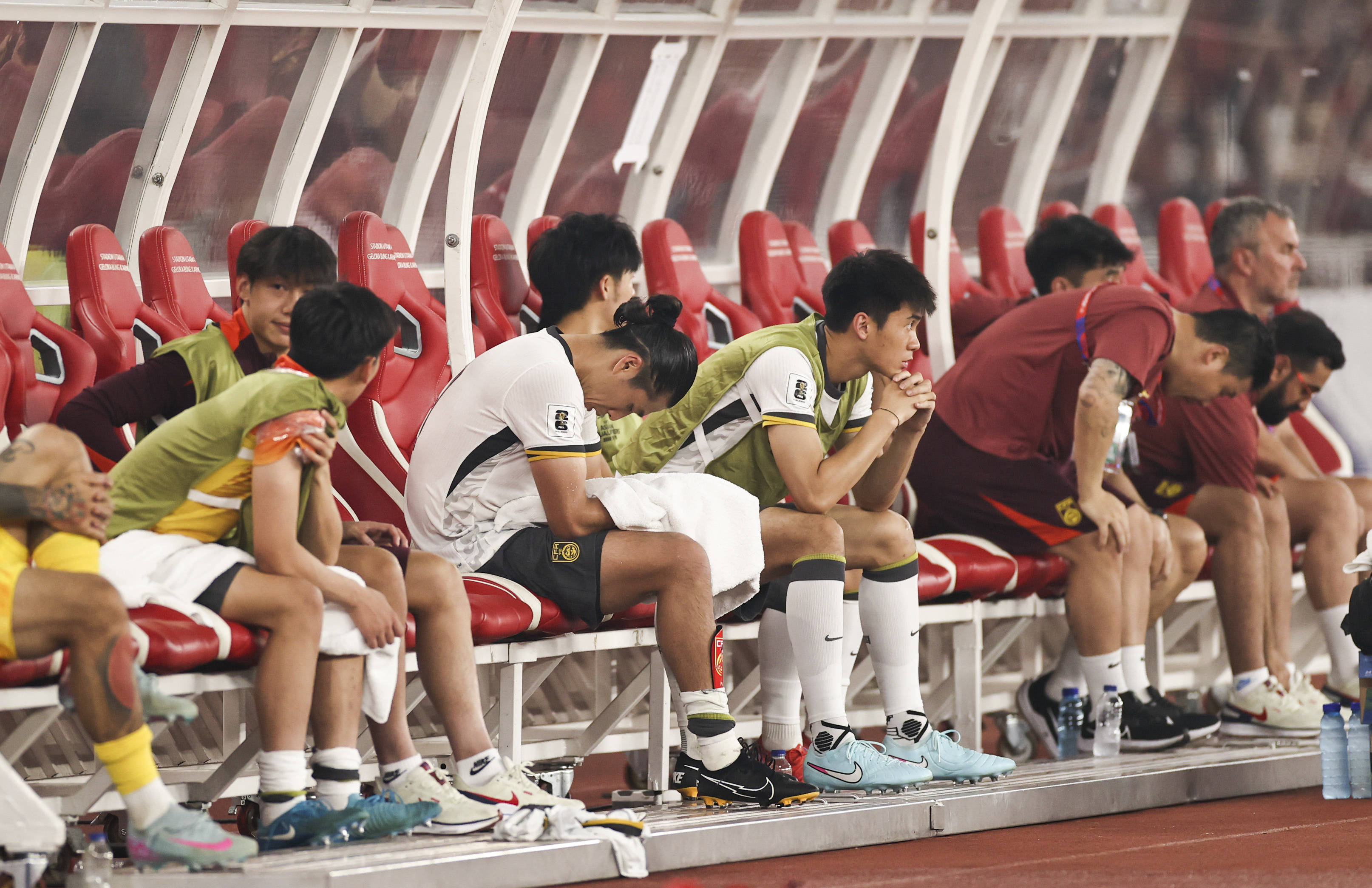 包含中国足球选手在国际比赛中实现零封的词条