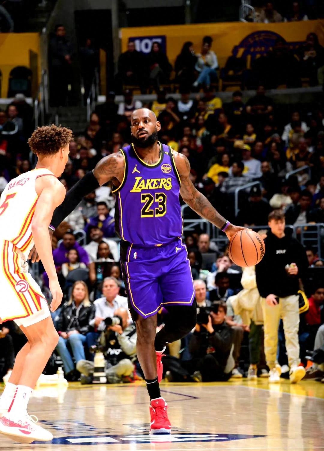 ac米兰-掘金横扫马刺，锡安点燃赛场的简单介绍