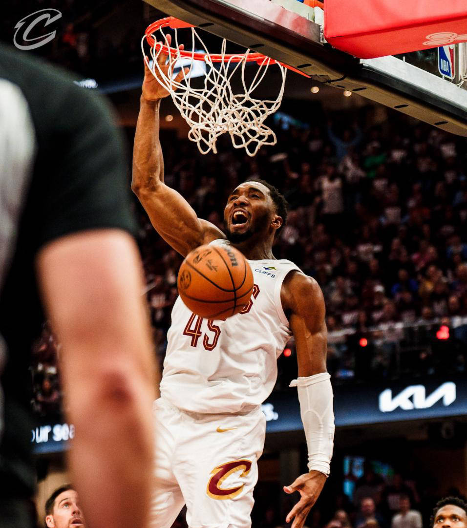 山东队横扫新疆队，米切尔刷新纪录的简单介绍