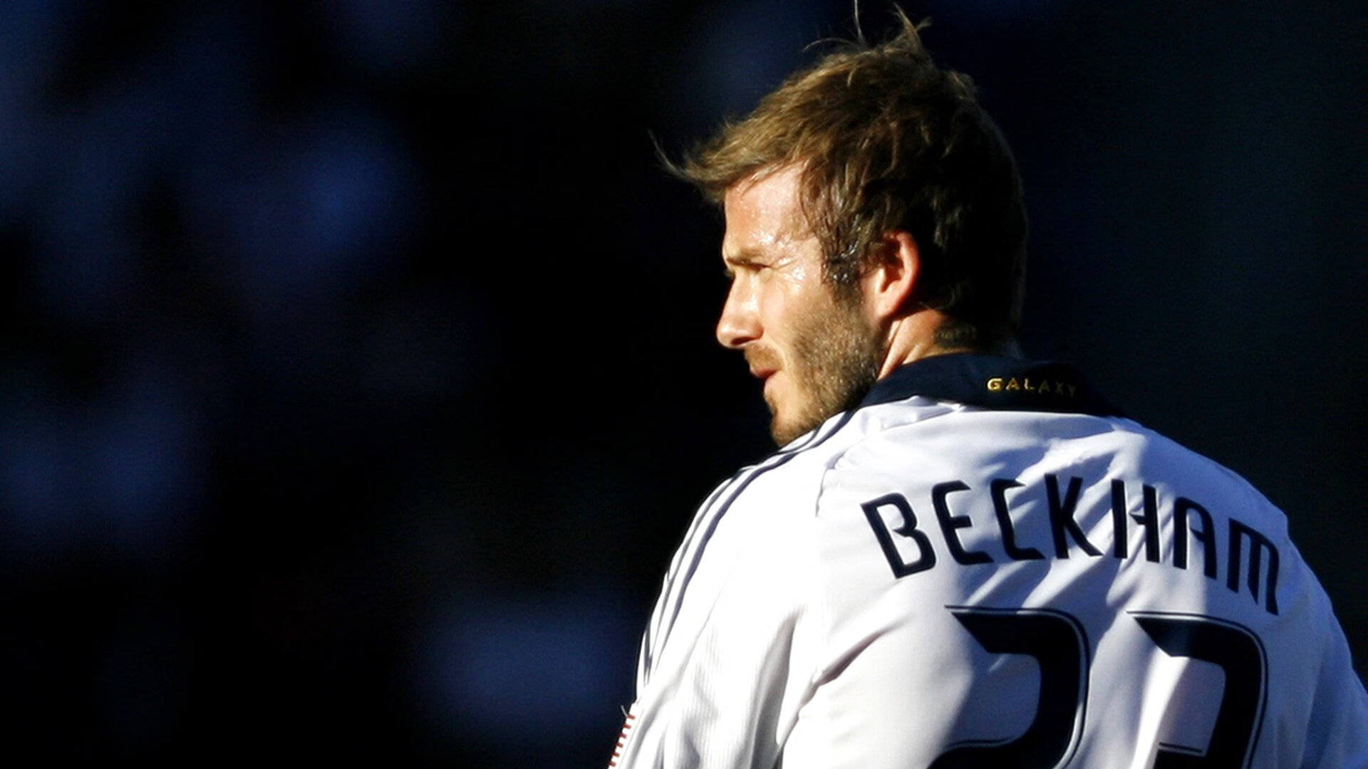 ac米兰-雄鹿正面击溃山西队，詹姆斯成为关键先生