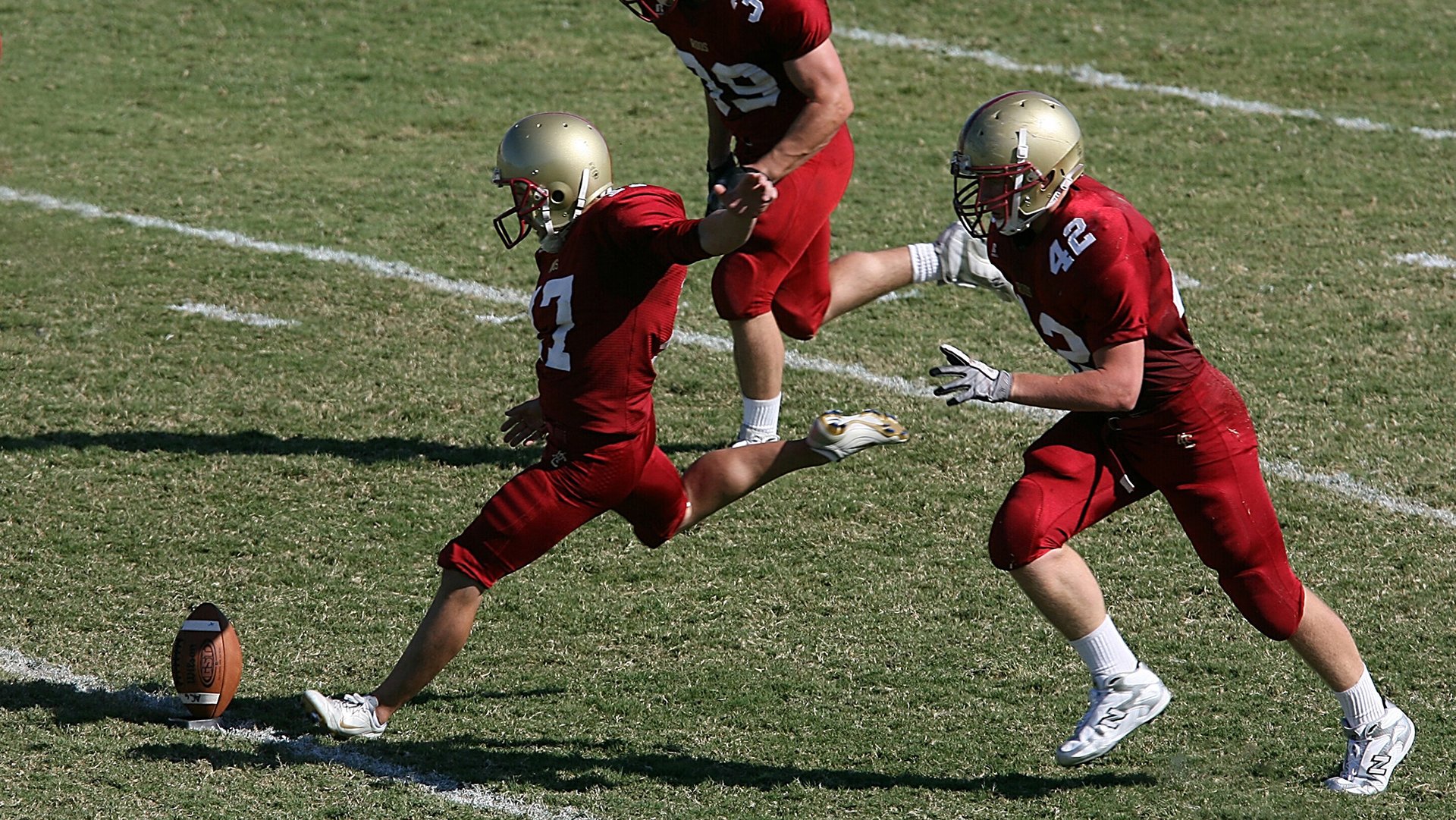 里昂横扫巴萨之夜,梅西的惊艳四座,为何成了绝唱的回响?